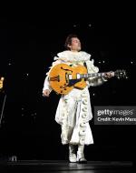 Mazur, Kevin, Harry Styles "Harryween" Fancy Dress Party NEW YORK, NEW YORK - OCTOBER 31: Harry Styles performs onstage during "Harryween" Fancy Dress Party at Madison Square Garden on October 31, 2021 