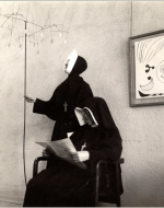 Cunningham, Imogen. Nuns at a Calder Show. 1953