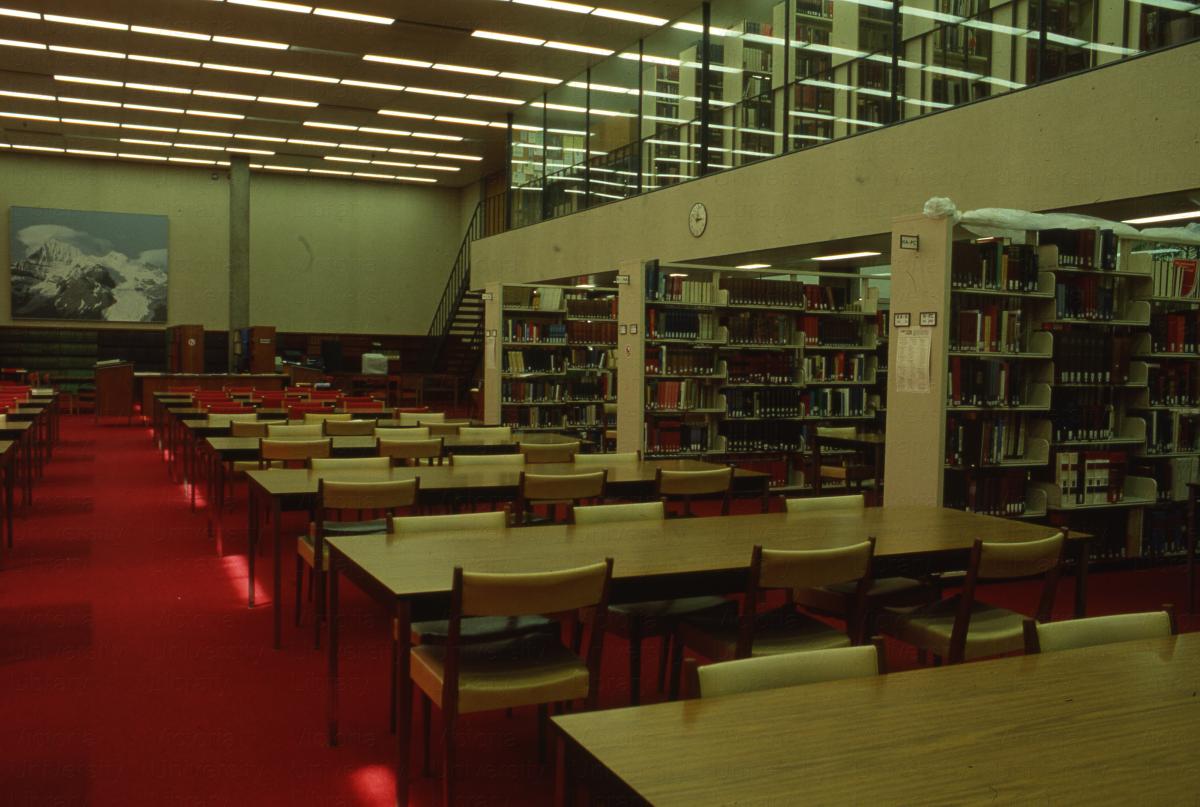 Library study room with students