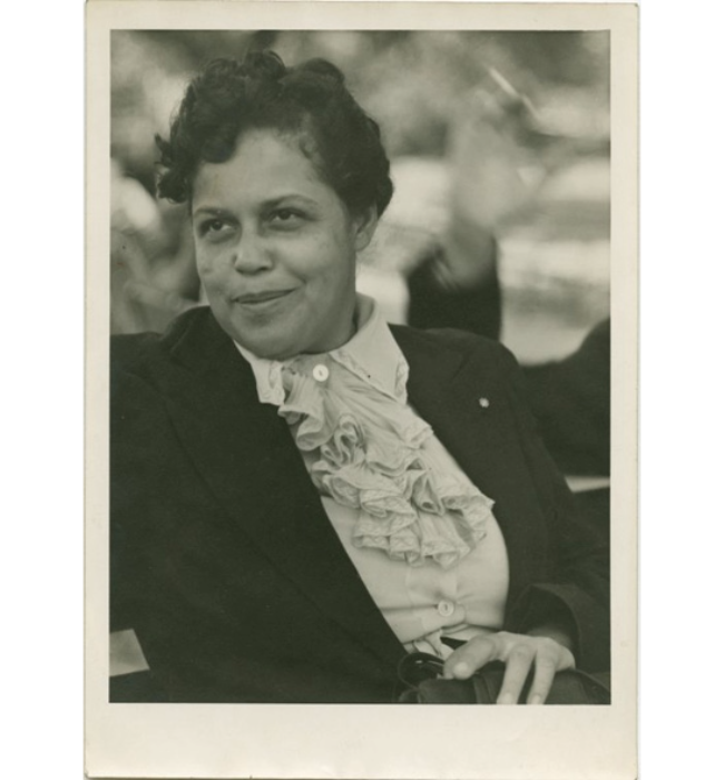 a photograph portrait of Gwendolyn Bennett